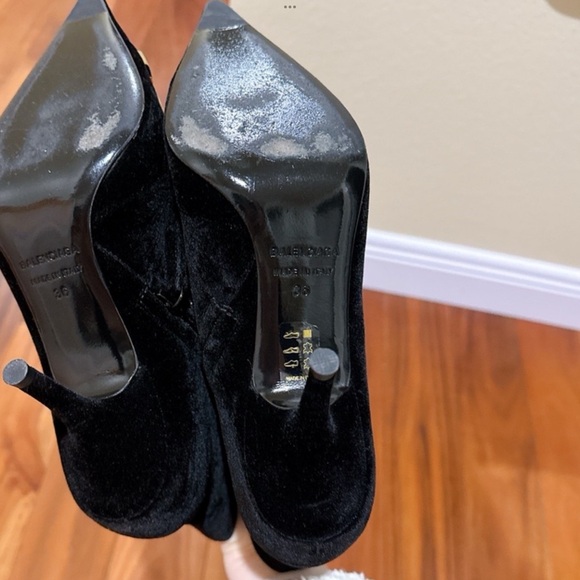 Balenciaga Black Heeled Boots with Gold Logo - Picture 7 of 9